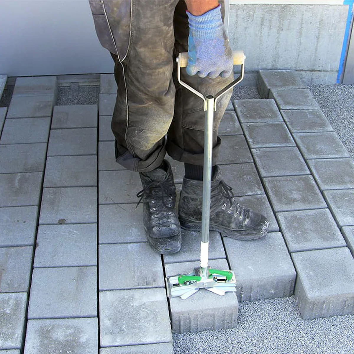 Fachgerechte Terrassenplatten-Verlegung auf bestehender Fläche
