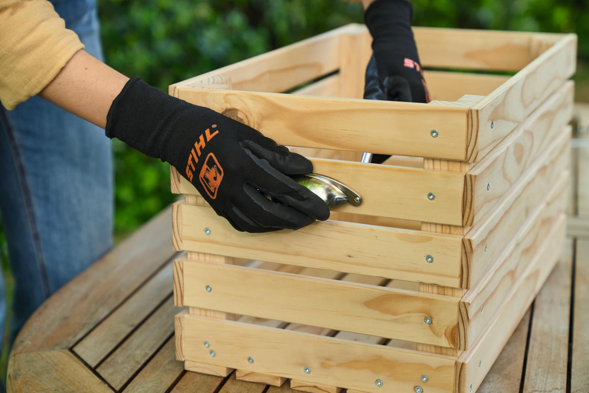 Reparatur von Holzkästen für Pflanzkästen und Beete