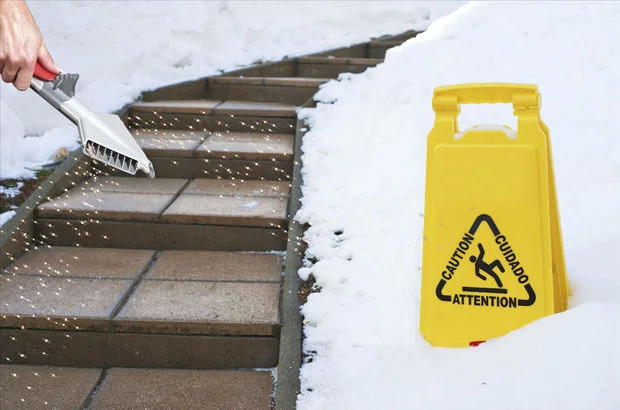 Treppen und Hauseingänge gründlich räumen – Sicherheit und Zugänglichkeit gewährleisten