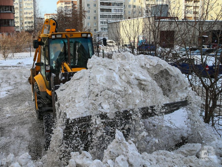 Kontrolle und Entfernung von Schneehaufen auf Gehwegen und Flächen